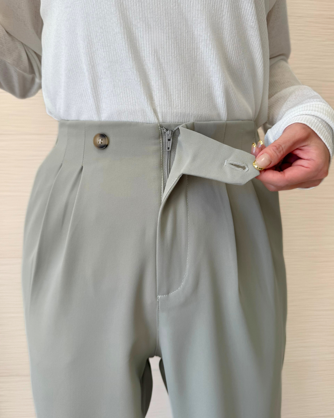 【ラスト1点】【即日発送】くすみカラージャケットリラックスデザインパンツスーツ(シルバーセージ)|レディーススーツ専門店 soyseed market