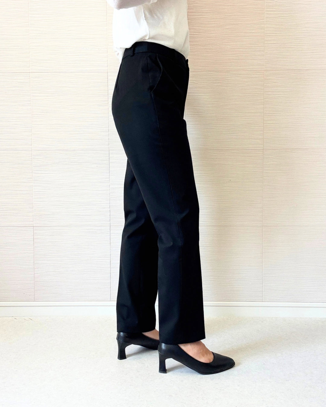中綿ベスト付きセットアップスーツのパンツ横