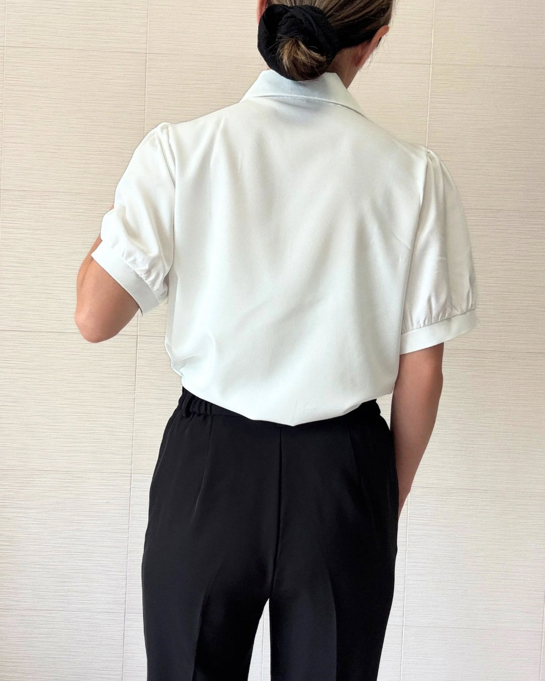 リボンタイストレッチブラウス