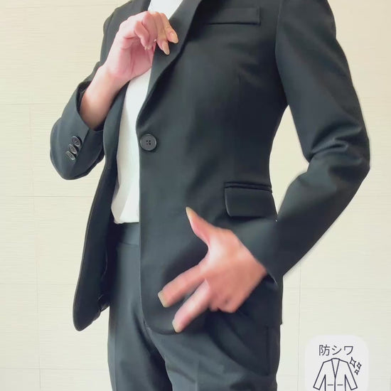 中綿ベスト付きセットアップスーツの防シワ動画